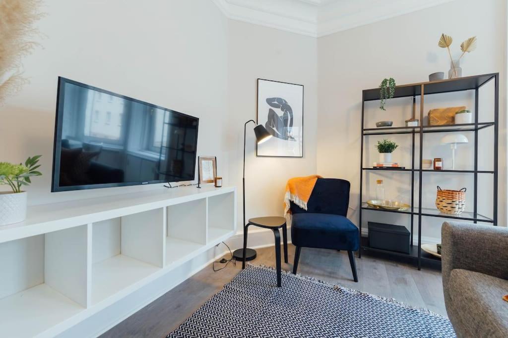 Stylish Stirling Apartment - Free Parking Екстериор снимка