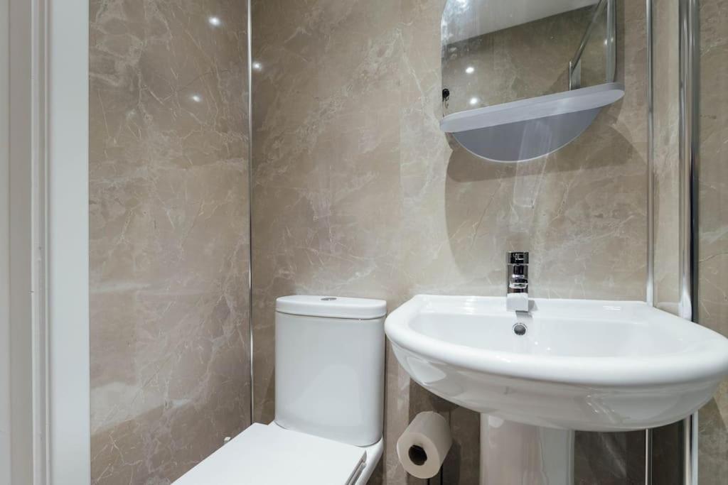 Stylish Stirling Apartment - Free Parking Екстериор снимка
