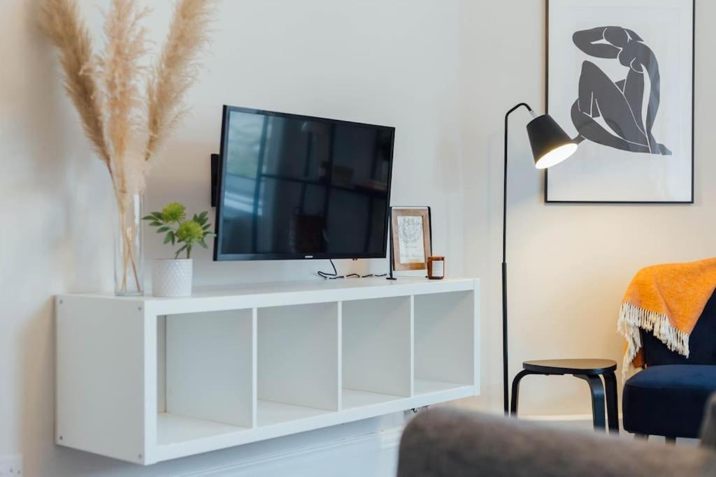 Stylish Stirling Apartment - Free Parking Екстериор снимка