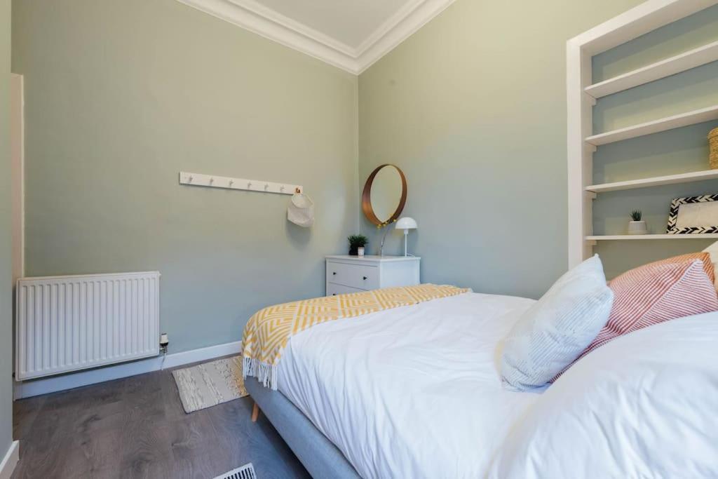 Stylish Stirling Apartment - Free Parking Екстериор снимка