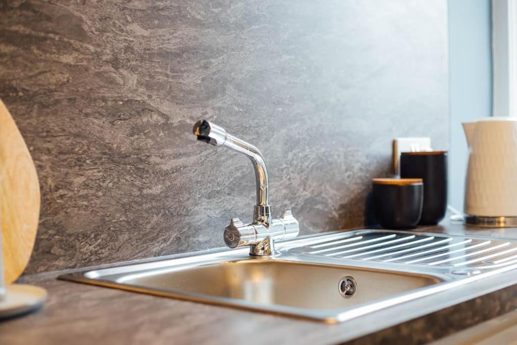 Stylish Stirling Apartment - Free Parking Екстериор снимка
