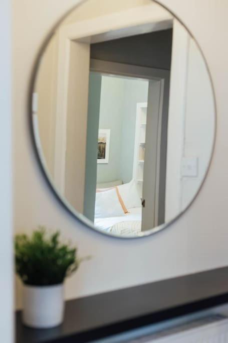 Stylish Stirling Apartment - Free Parking Екстериор снимка